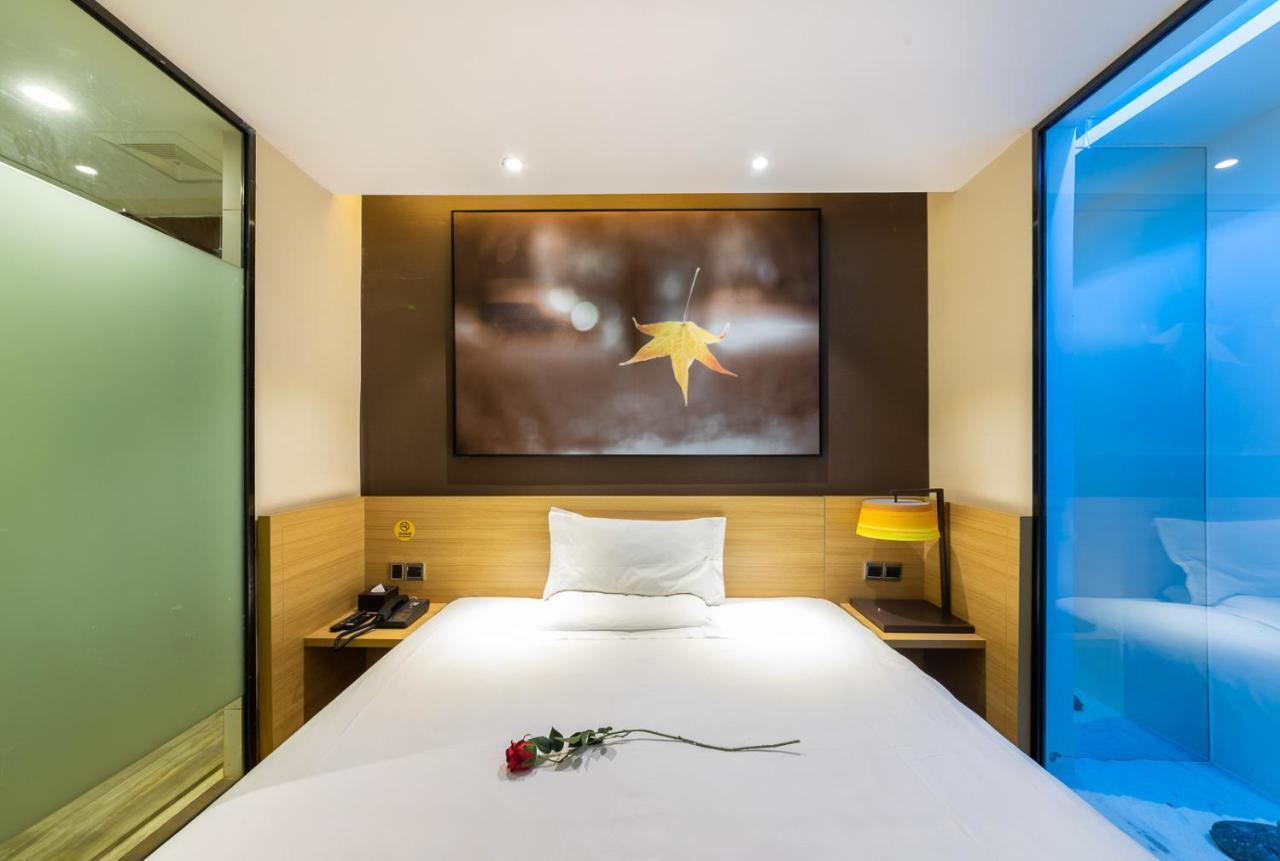 Iu Hotel Chongqing Jiefangbei エクステリア 写真