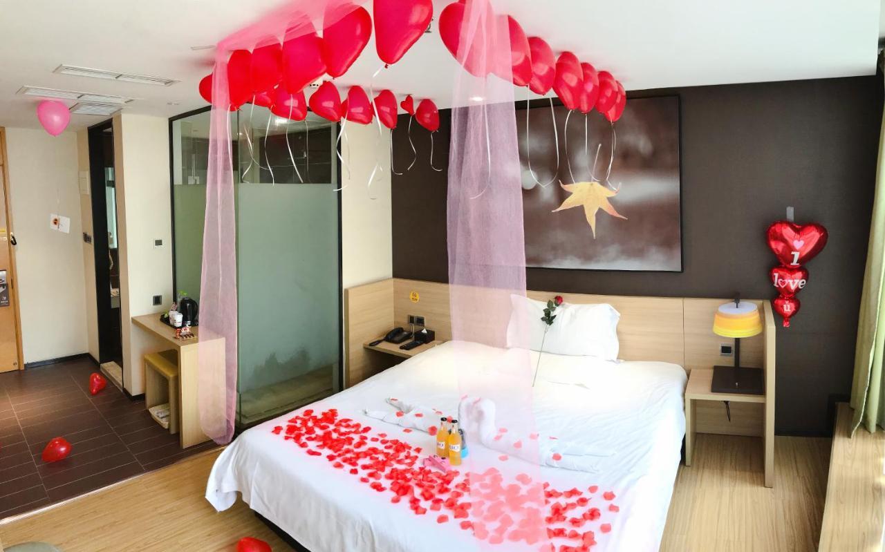Iu Hotel Chongqing Jiefangbei エクステリア 写真