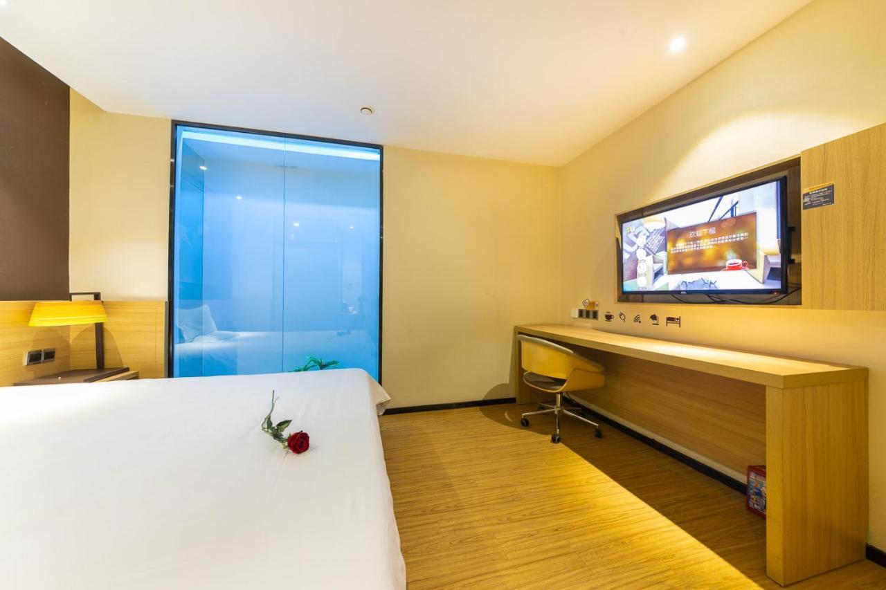 Iu Hotel Chongqing Jiefangbei エクステリア 写真
