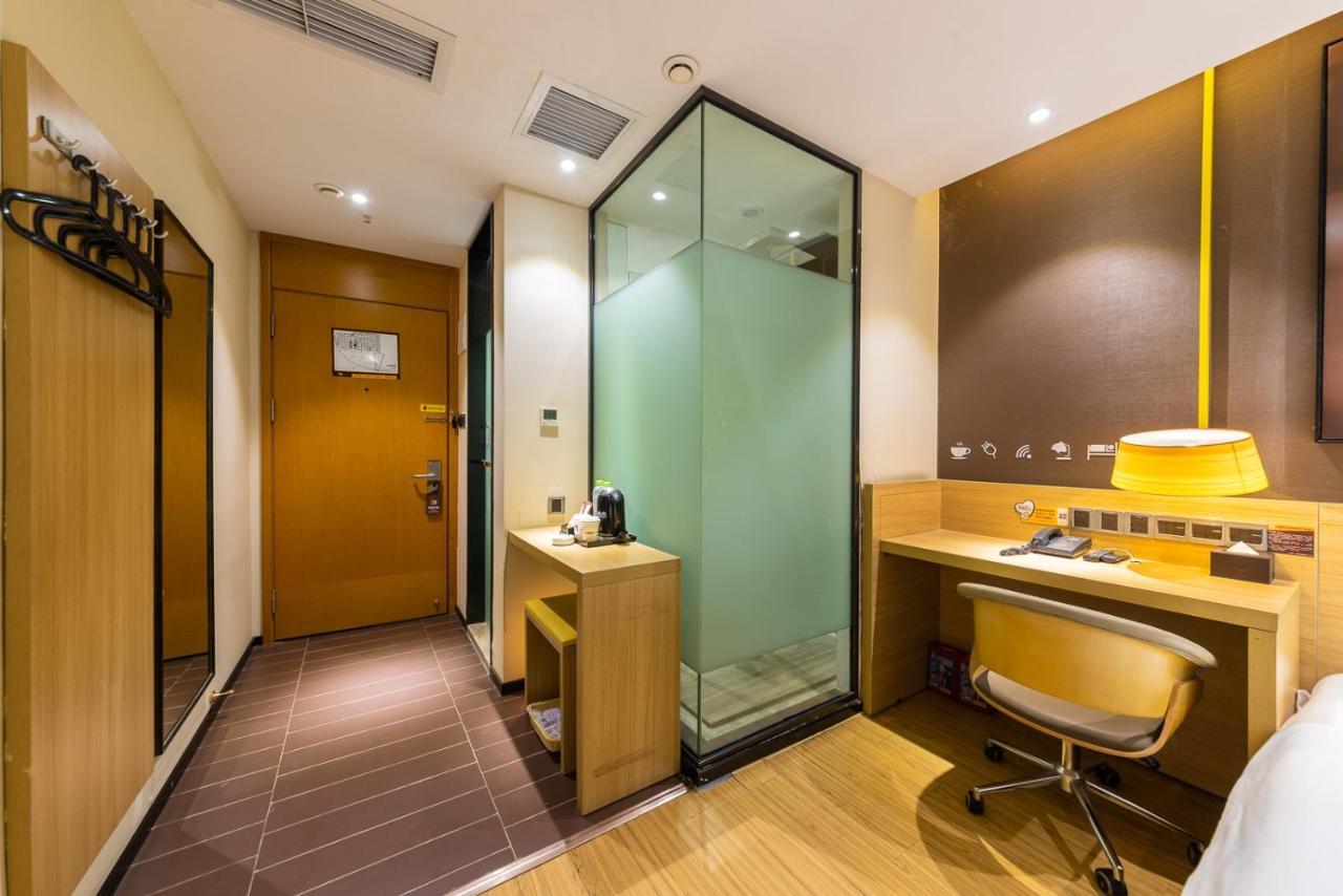Iu Hotel Chongqing Jiefangbei エクステリア 写真