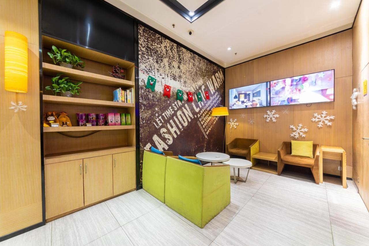 Iu Hotel Chongqing Jiefangbei エクステリア 写真