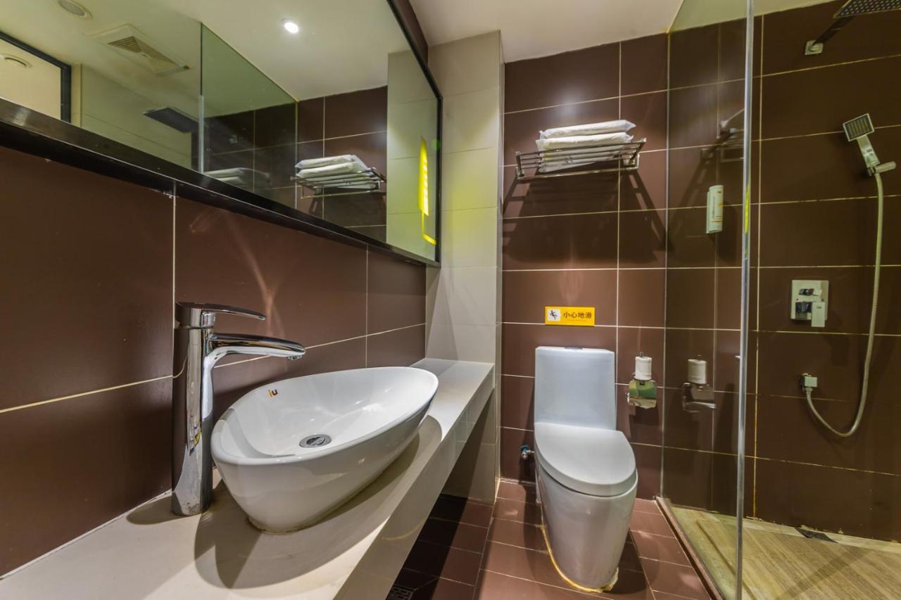 Iu Hotel Chongqing Jiefangbei エクステリア 写真