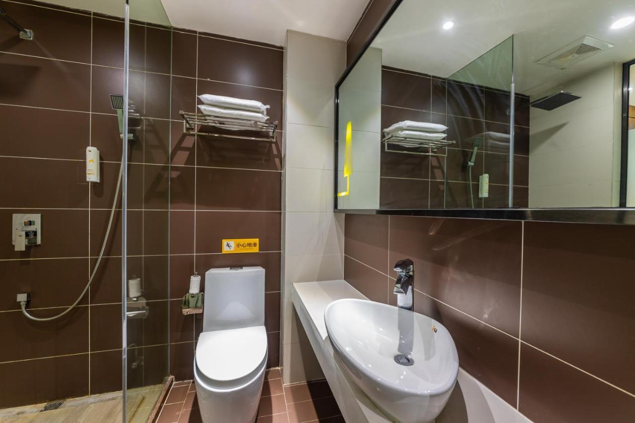 Iu Hotel Chongqing Jiefangbei エクステリア 写真